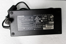 TOSHIBA QOSMIO X300-16H X300-13I 19V 12,2A 230-W PA3673E-1AC3 LAPTOP ADAPTER